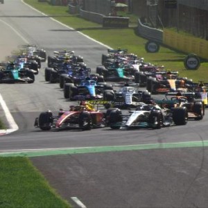 hth-维斯塔潘赛季5连冠 安全车带完比赛周冠宇获积分