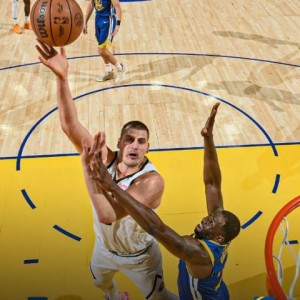 掘金连续两年横扫勇士 近11场赢10场完全碾压